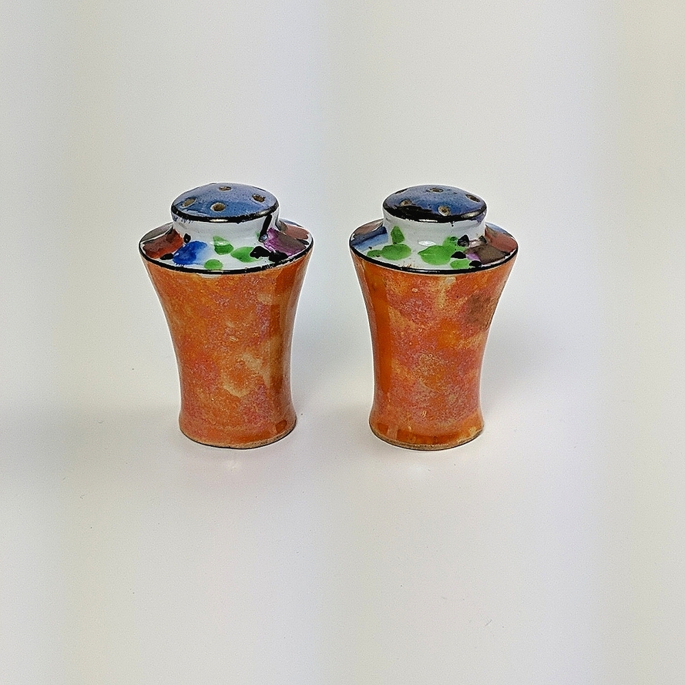 VINTAGE HAND PAINTED ORANGE LUSTER S/P SHAKER SET